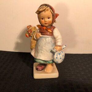Weary Wanderer Goebel Hummel Figurine #204 - Little Girl With Bouquet Of Flowers